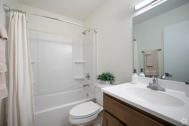 1BR, 1BA - 658SF - Bathroom
