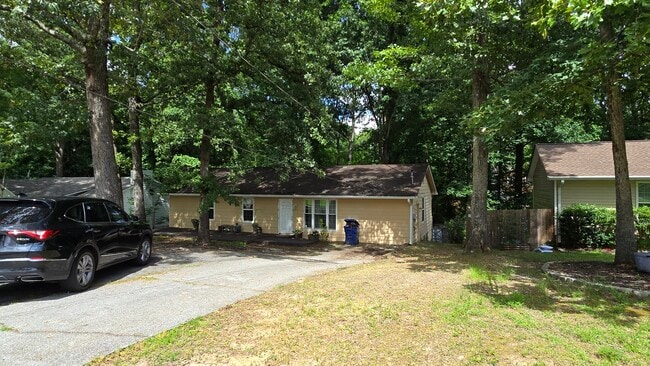 Building Photo - 404 Hemlock Dr