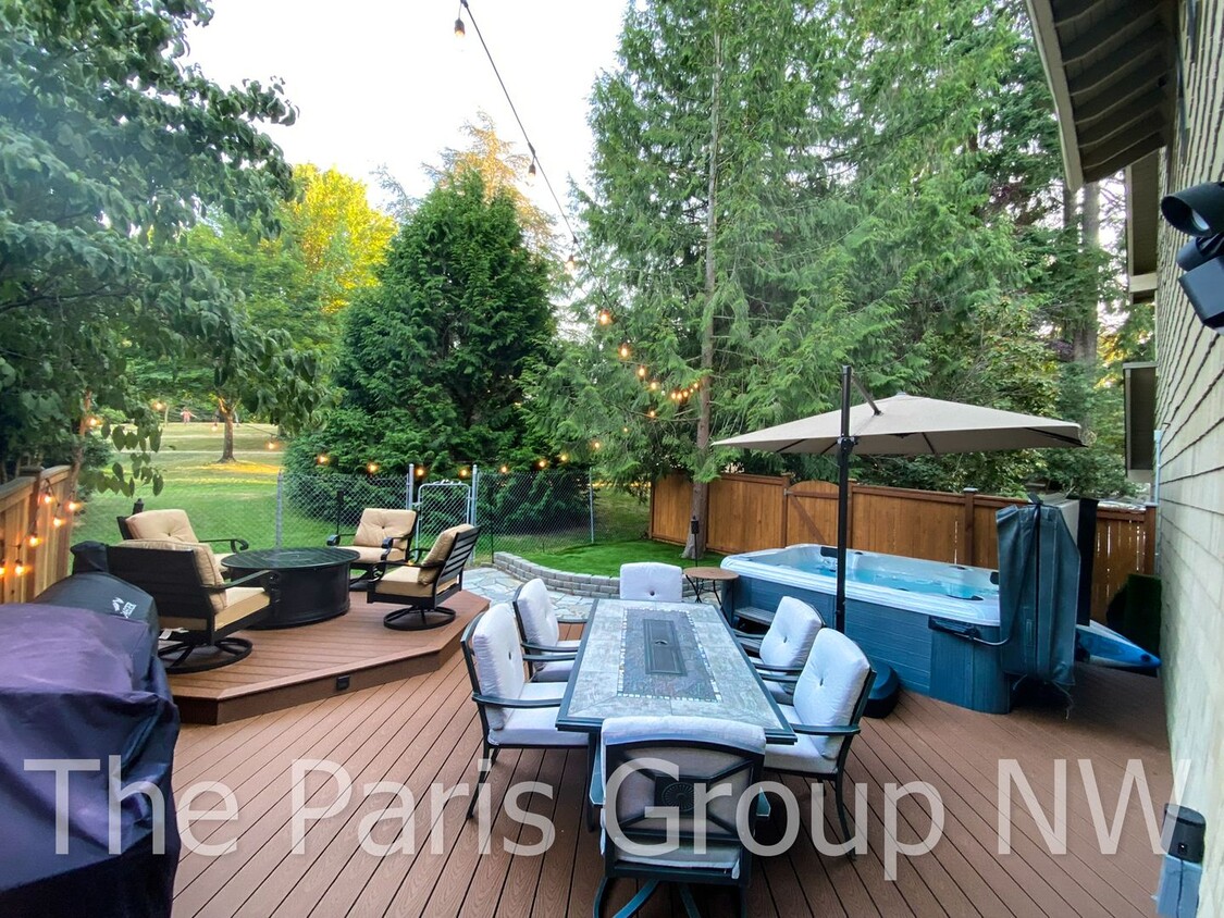 Lake Sammamish Town Home Stuns! Backyard O... - Lake Sammamish Town Home Stuns! Backyard O...