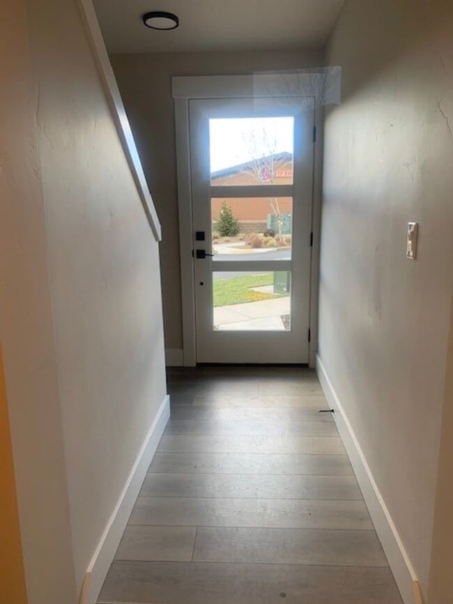 Photo - 3 Bed/3 Bath Modern and Luxurious Townhome in NE Bend