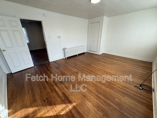 Building Photo - 233 S 4th St