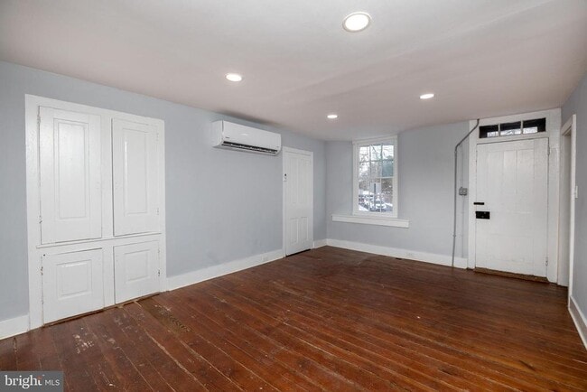 Photo - 6192 Lower York Rd