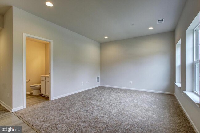 Photo - 14217 Travilah Rd