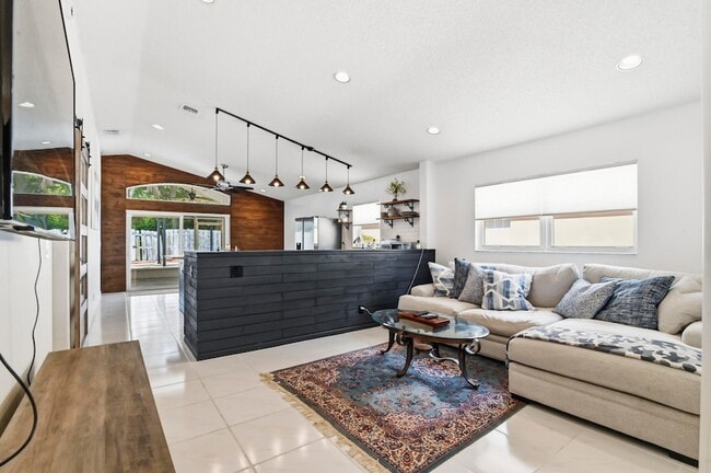 Photo - 5690 Green Island Dr