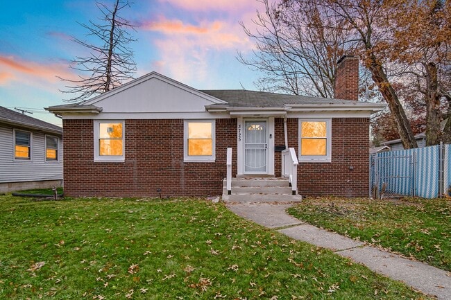 Photo - 5-Bedroom 2-Bath Completely Renovated!