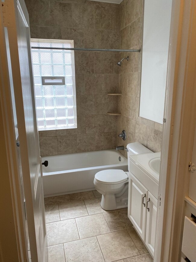 Photo - 1026 Lakepointe St Unit 1