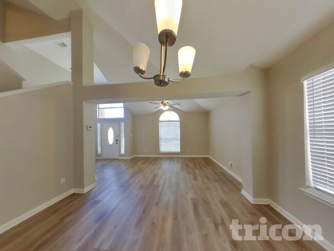 Photo - 1106 Castleman Dr