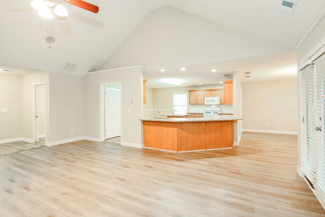 Photo - 5191 Memorial Ln SW