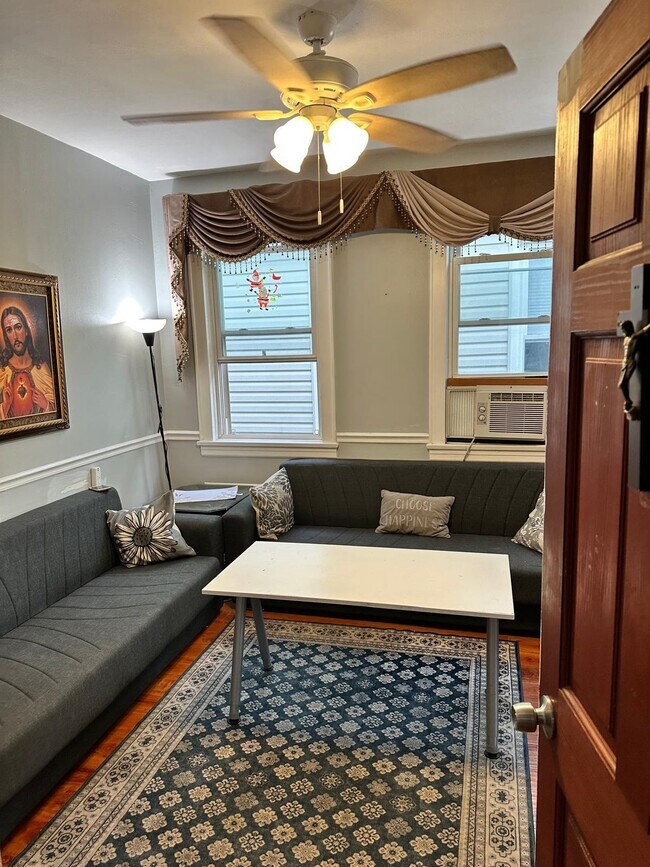 Photo - 77 W 26th St