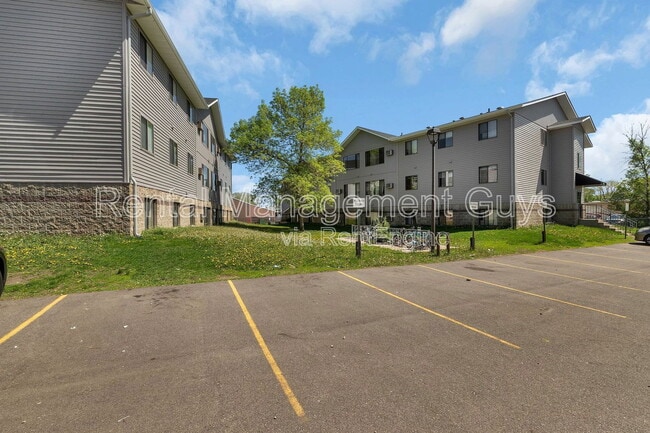 Photo - 133 Cedar Ct E Condo Unit 300
