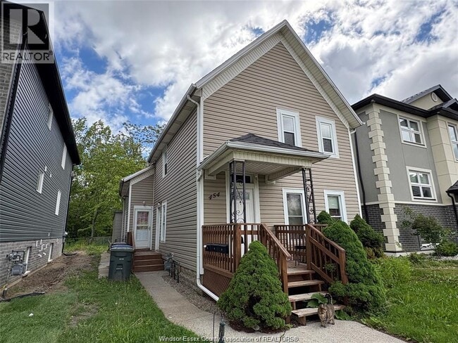 Photo - 454 Crawford Ave