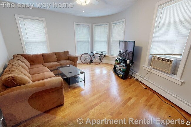 Photo - 33 Portsmouth St Unit #3R