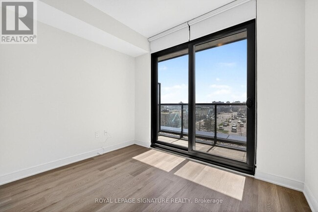 Photo - 86 Dundas St E Unit 326