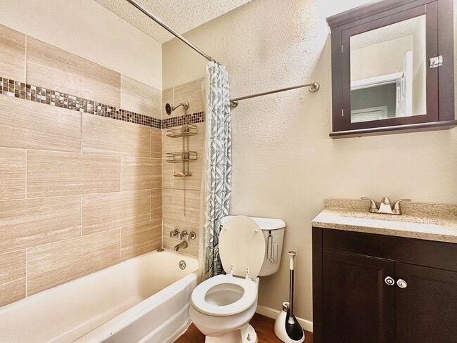 Photo - 2401 Manor Rd