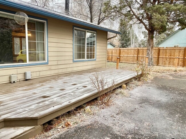 Photo - 2816 NE Lapoint Ct