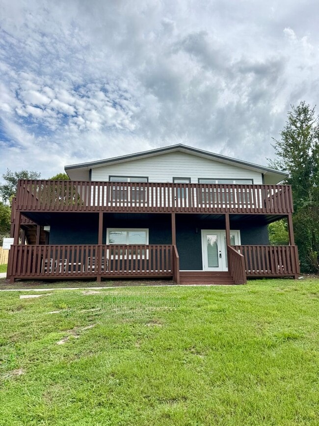 Photo - Downtown Clermont - Beautifully Renovated 2-Bed/1-Bath Upstairs Unit with Stunning Lake Minneola ...