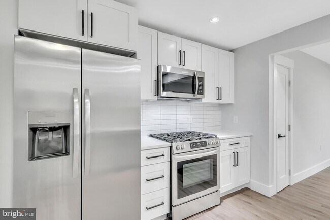 Photo - 6903 Dunmanway Unit B