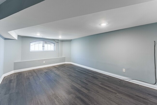 Photo - 1121 N Leclaire Ave