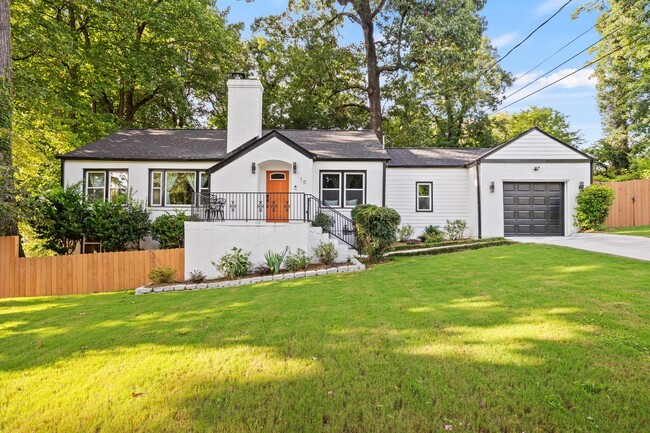 Building Photo - 10 Claire Dr SE