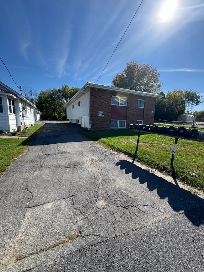 Building Photo - 220 Highland Rd