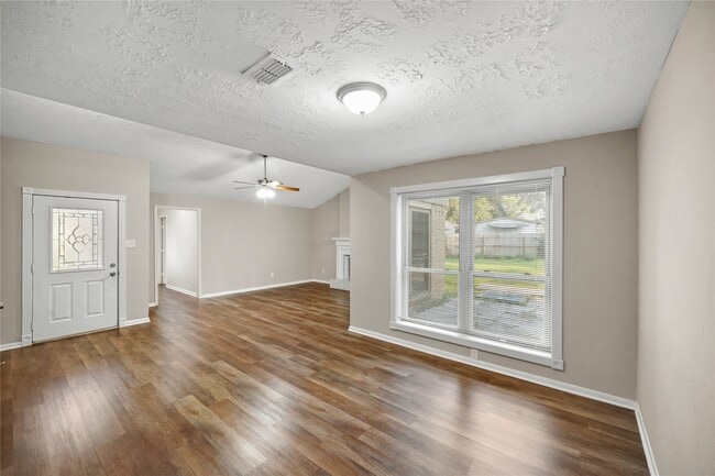 Photo - 1606 Stone Lake Dr