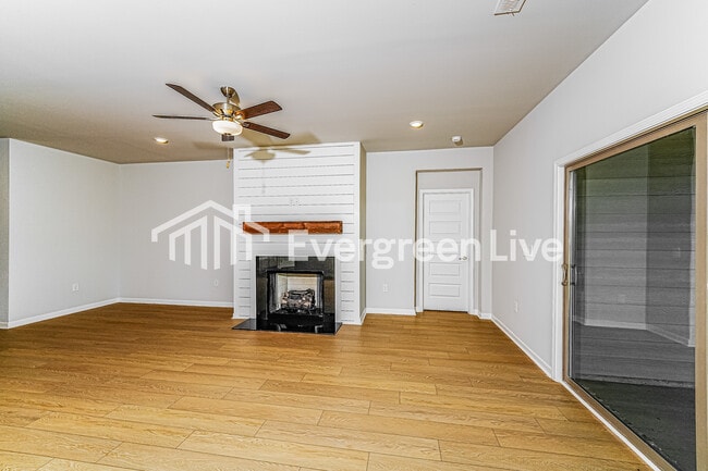 Photo - 301 Pond Spg Dr