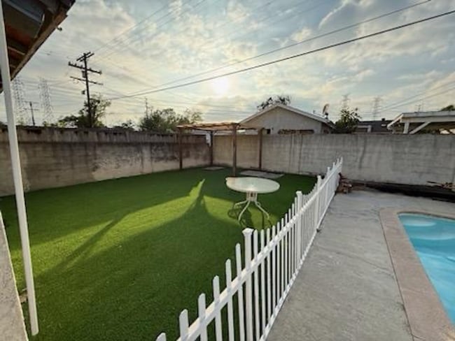 Photo - 6109 Riverton Ave