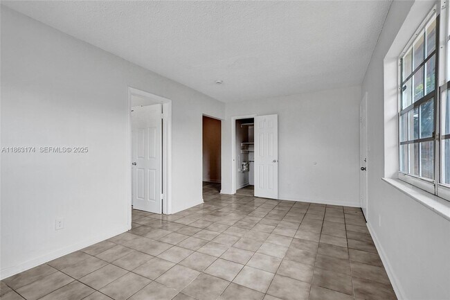 Photo - 2525 Superior St Unit 4