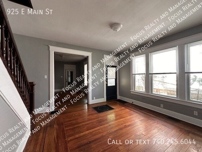 Photo - 925 E Main St