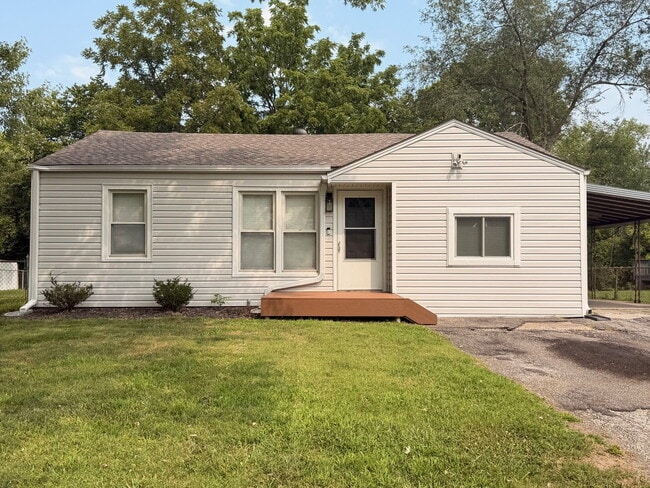 Building Photo - Charming 3-Bedroom 1-bath Kansas City Home with Beautiful Hardwood Floors!