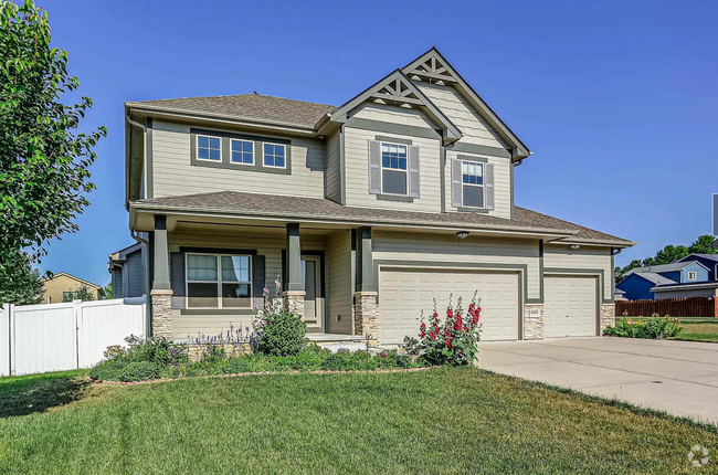 Building Photo - 5 Bedroom in Falcon Ridge!! Rental