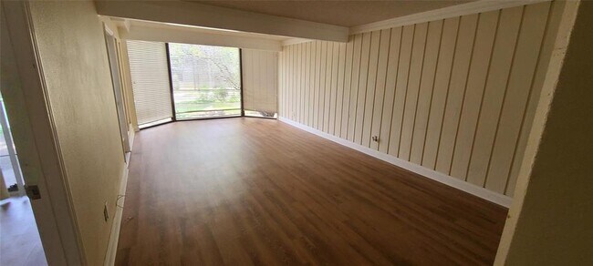 Photo - 183 World of Tennis Sq