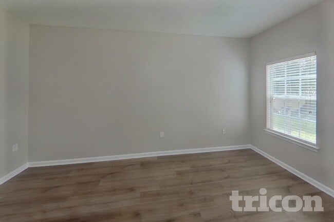 Photo - 552 Howell Dr