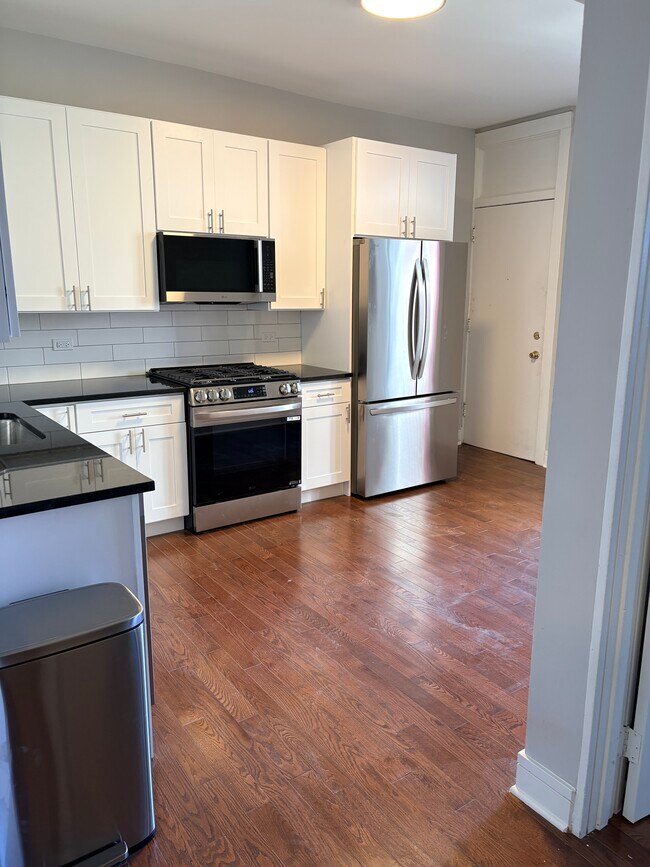 New hardwood floors, appliances and cabinets - 4619 N Broadway St Unit 2