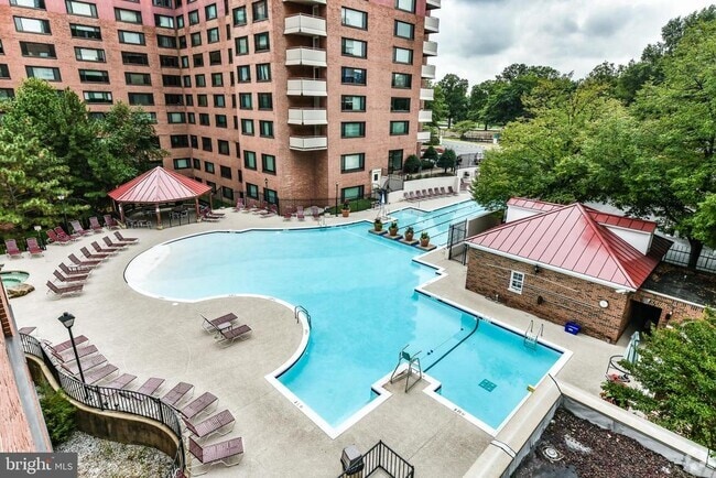 Building Photo - 1021 Arlington Blvd Unit 747 Rental