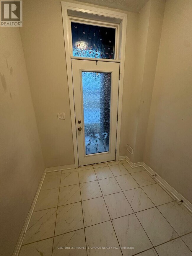 Photo - 585 Colborne St E