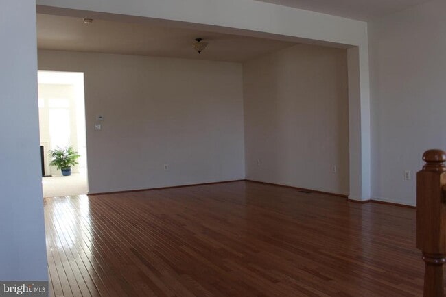 Building Photo - 7337 Oldham Leeds Way