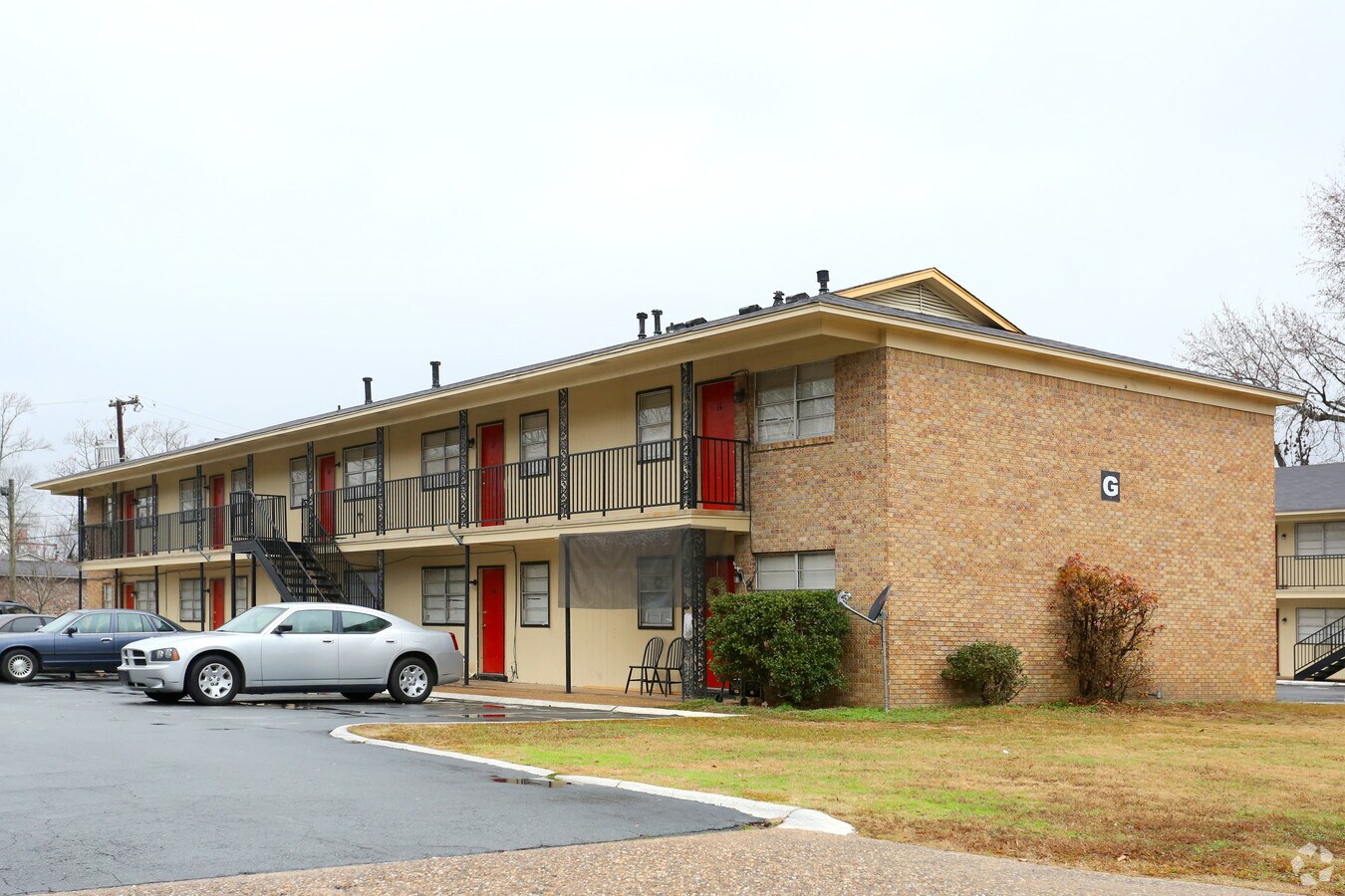 Photo - Royal Oaks Apartments