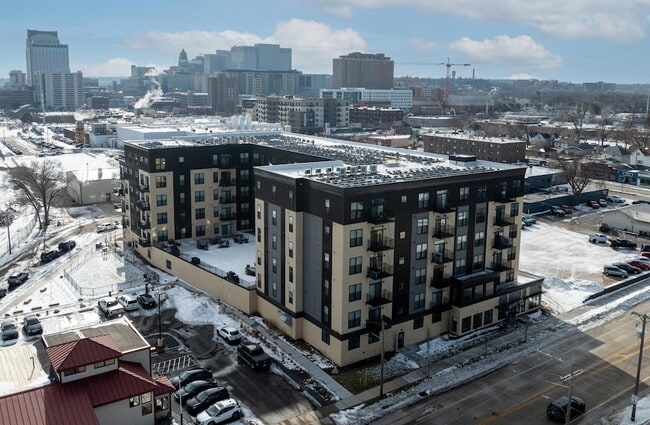 Building Photo - 28 7th St NE