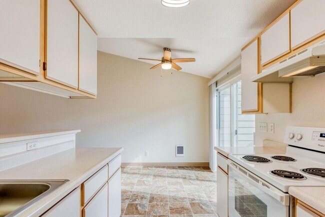 Photo - Willamette Falls Court Apartments