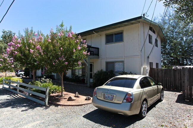 Photo - 731 Donald St