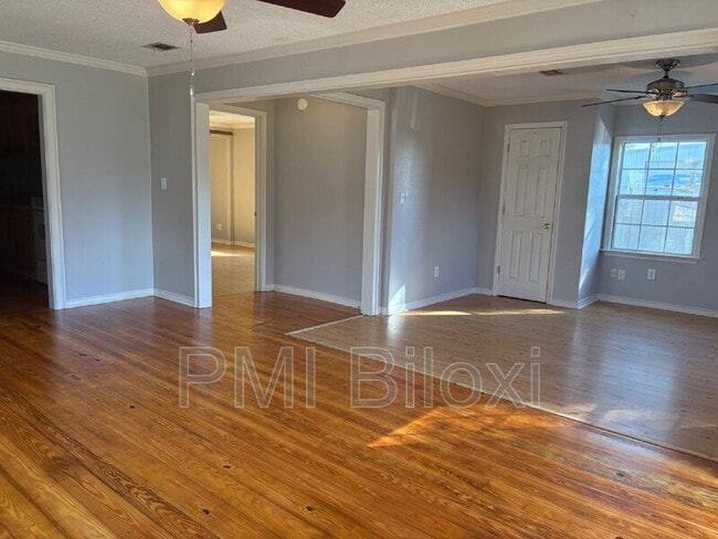 Photo - 1916 Hudson St