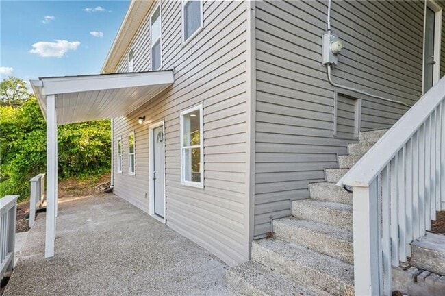 Photo - HOME FOR THE HOLIDAYS SPECIAL!-4 BEDROOM HOME IN FOX CHAPEL