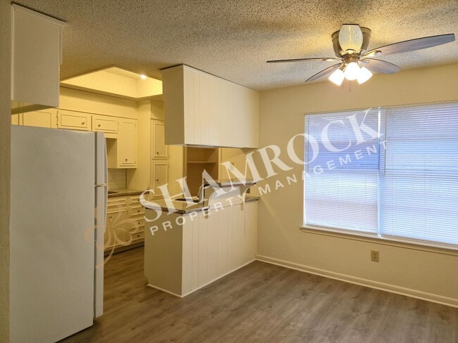 Photo - 3/2 Duplex in Waco ISD!