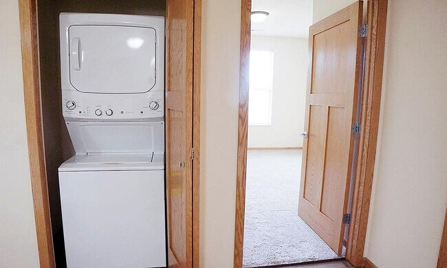 8_aspen-ridge-apartments-laundry-1200x720