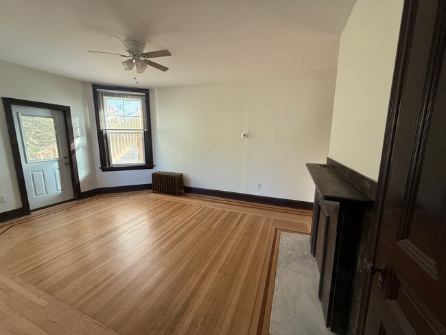 Building Photo - 433 Herschel St Unit Floor 2 Rental