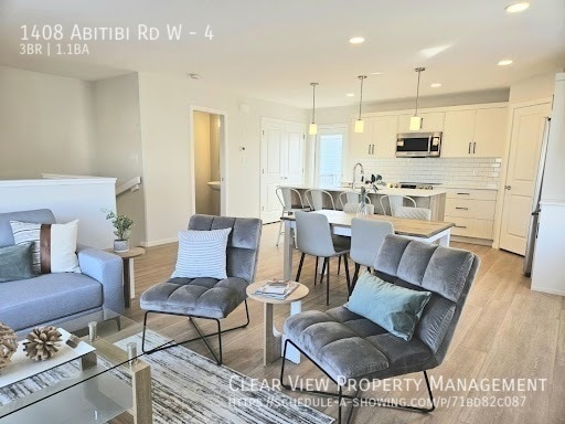 Photo - Beautiful 3 bedroom townhouse in Gary Station! ?