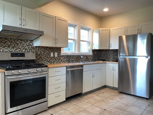 Photo - 704 Lovett Ave SE