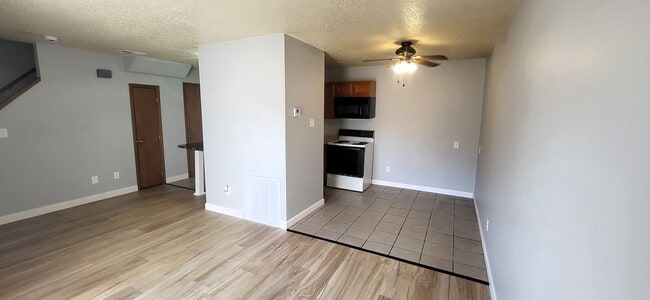 Building Photo - 4924 Andrew Jackson Ct Unit B