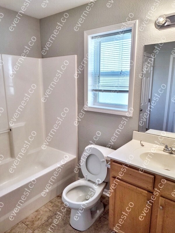 Photo - 4900 E 39th St